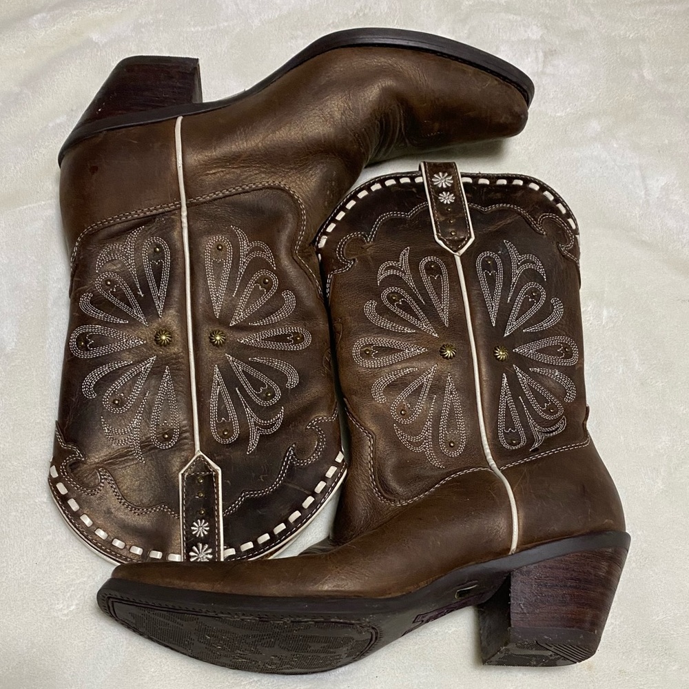 COPY - Brown Ariat Boots